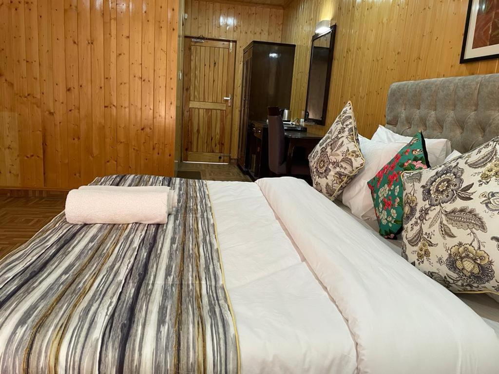 Snow Range Resort And Cottage Vashist Exteriör bild