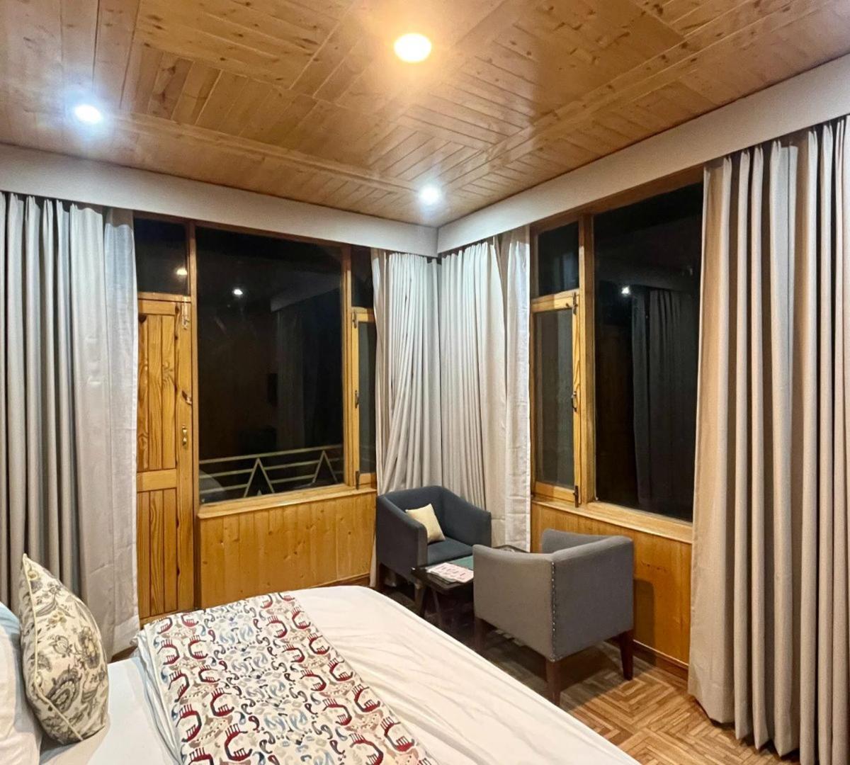 Snow Range Resort And Cottage Vashist Exteriör bild
