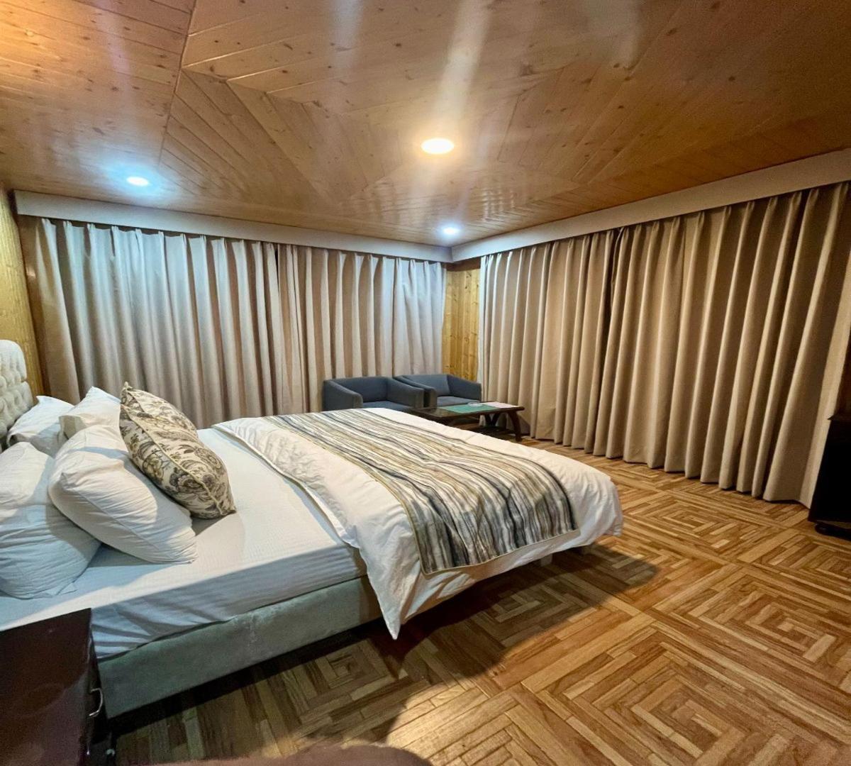 Snow Range Resort And Cottage Vashist Exteriör bild