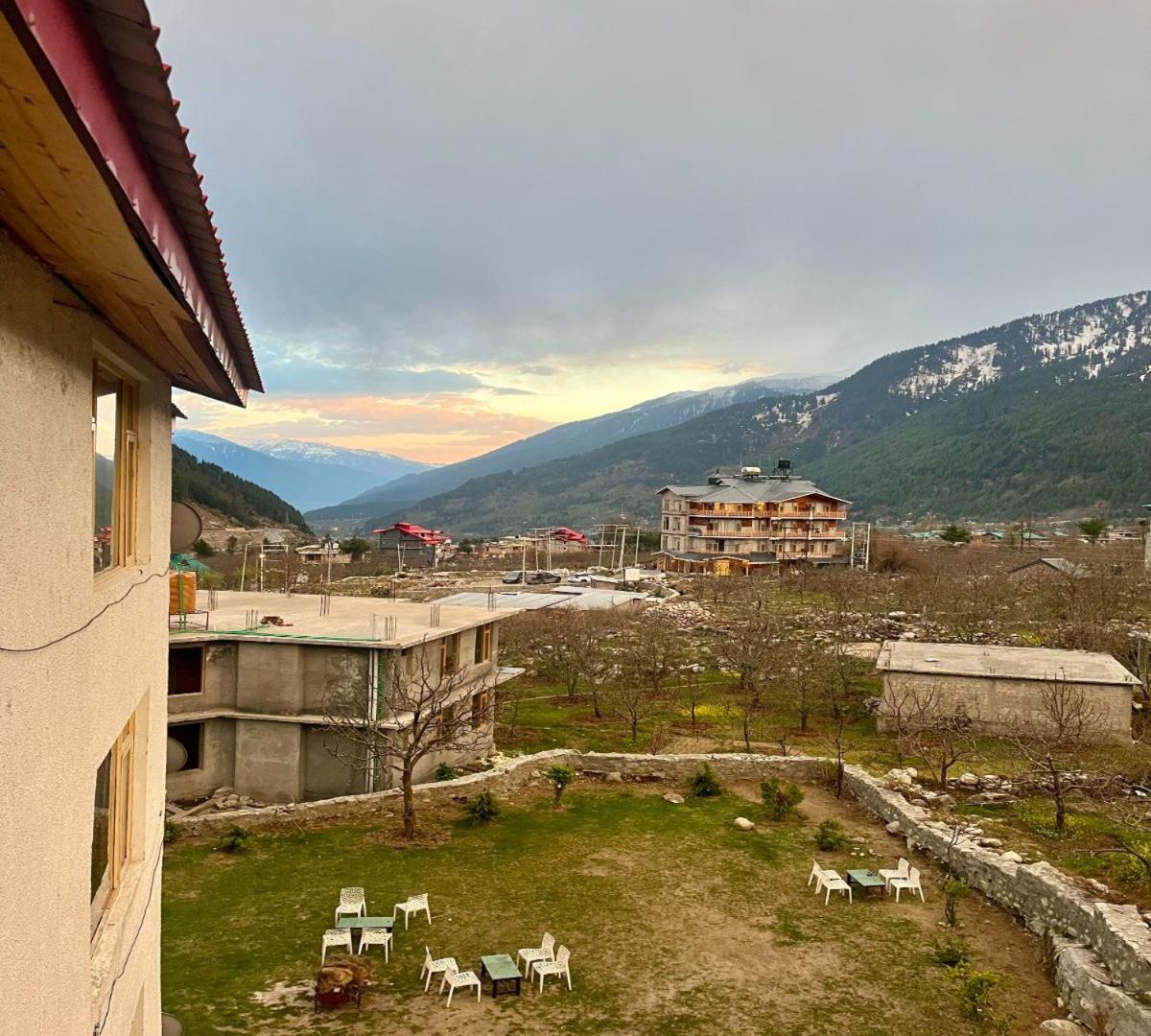 Snow Range Resort And Cottage Vashist Exteriör bild