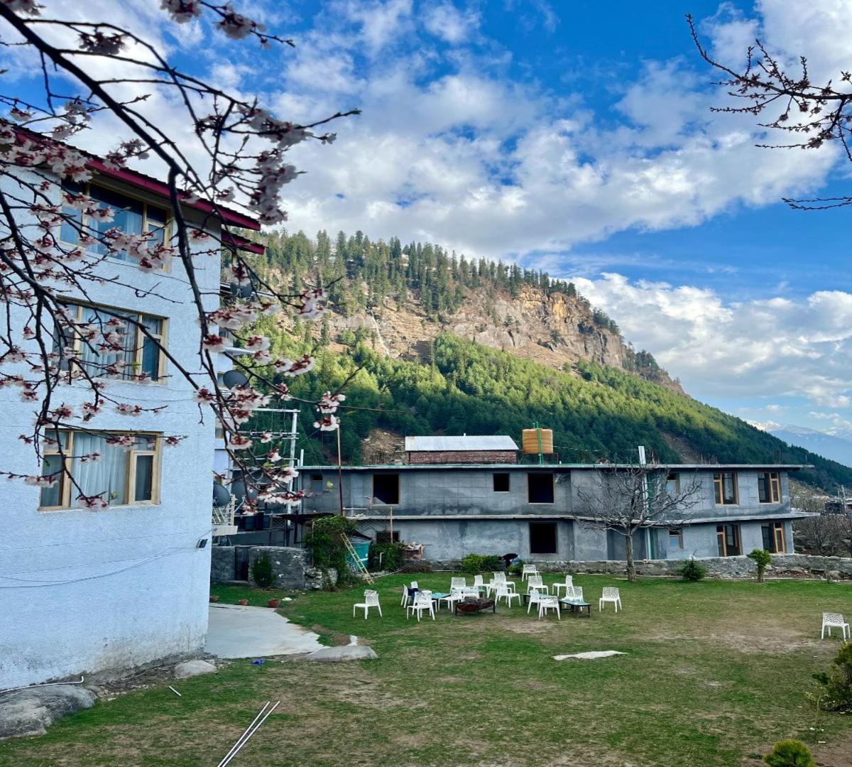 Snow Range Resort And Cottage Vashist Exteriör bild
